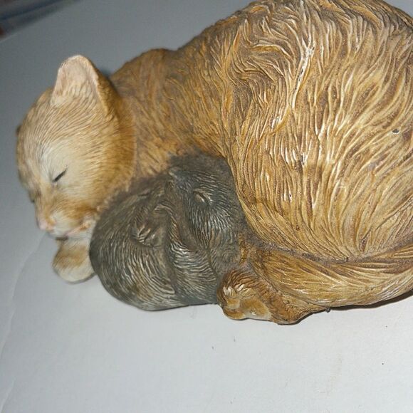Resin Sleeping Kitten and Mouse Figurine - Picture 5 of 9